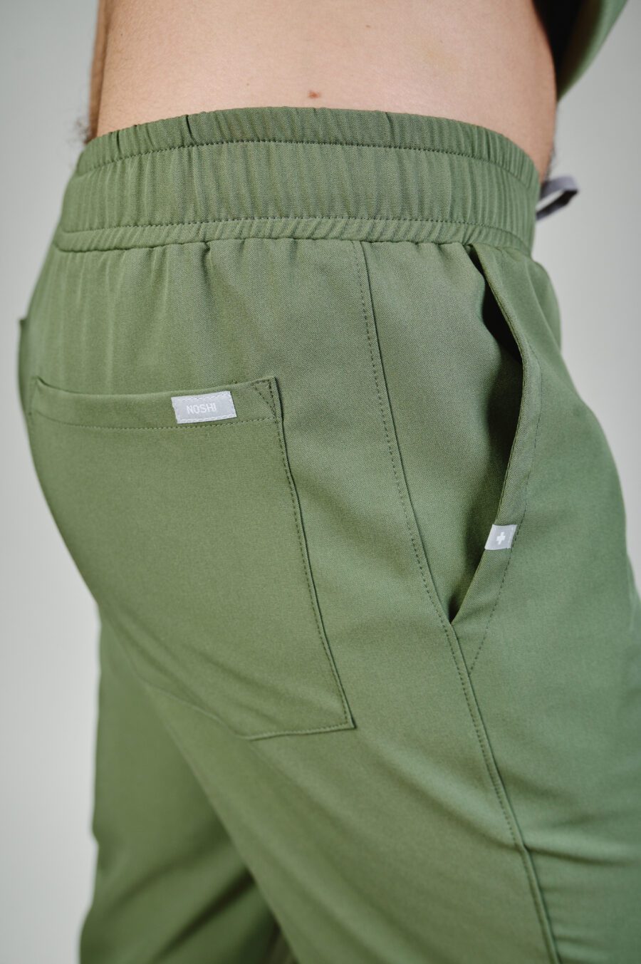 pockets in men's medical trousers - olive