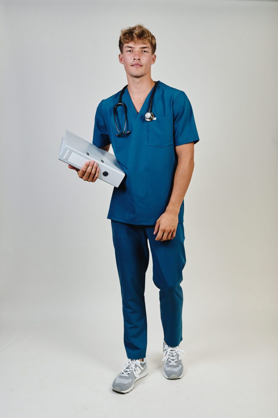 styling men's medical trousers slim fit in deep marine