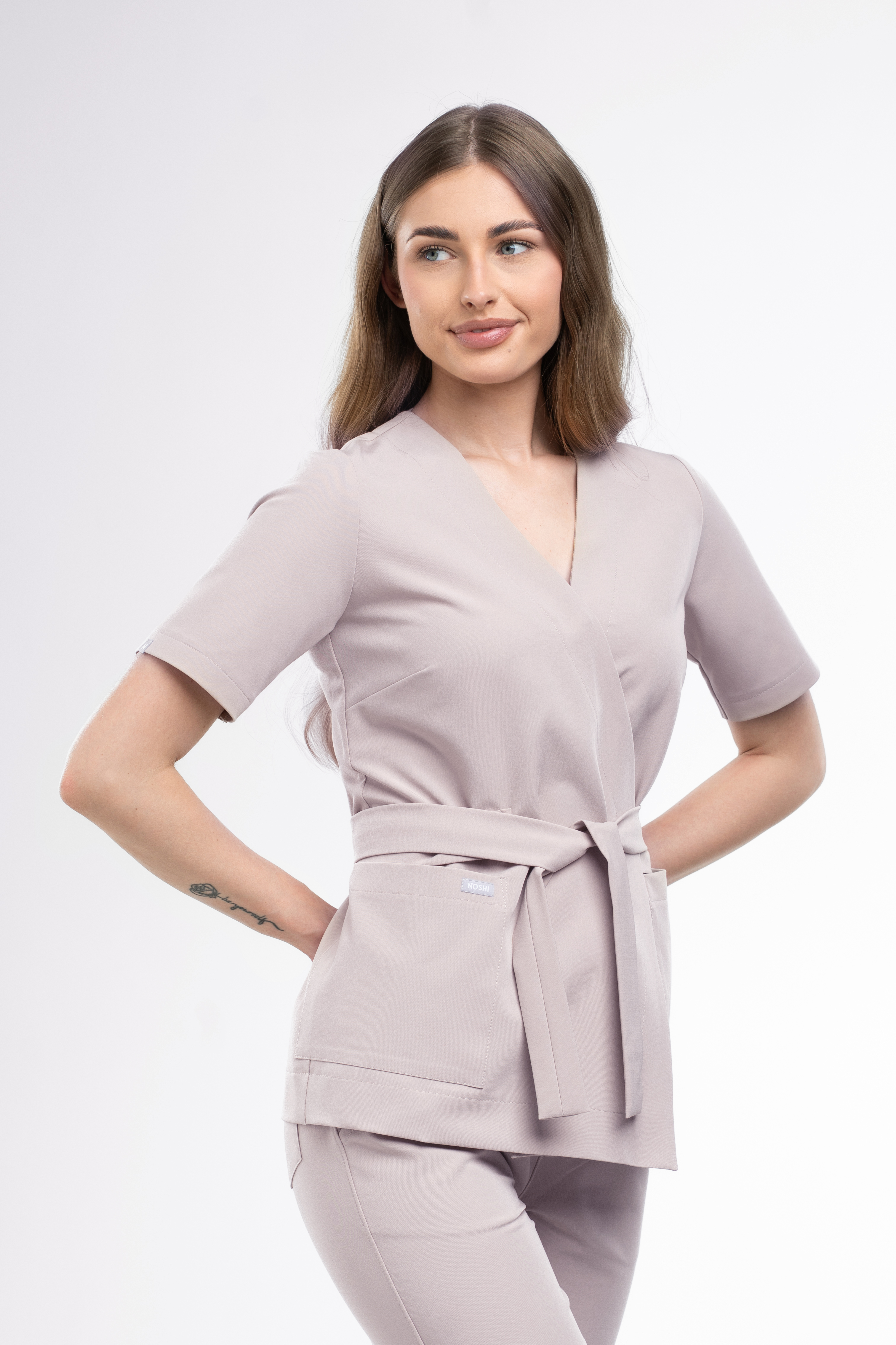 bluza-medycza-wiazana-damska-basic-calma-krotki-rekaw-sand-beige-1